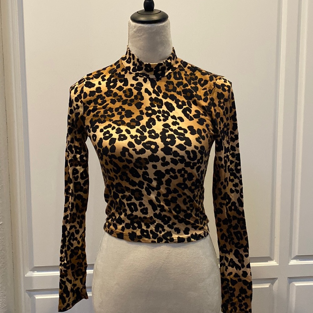Leopard print crop top size S